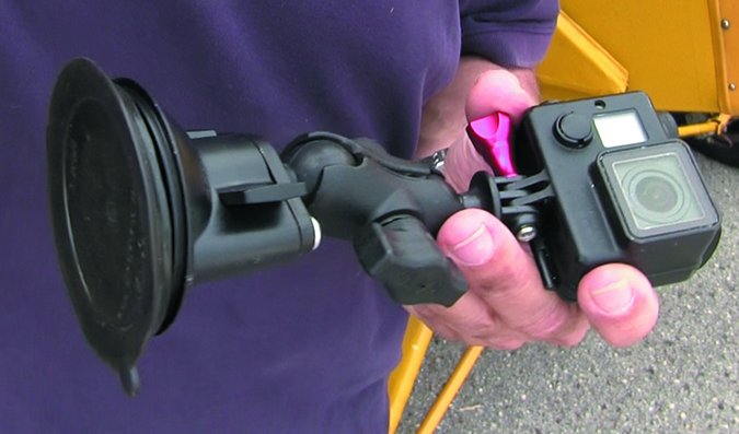 RAM suction mount