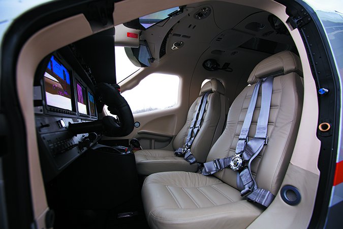 daher tbm 930 pilot entry