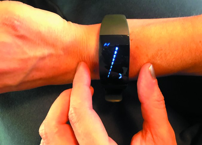 Reliefband on wrist