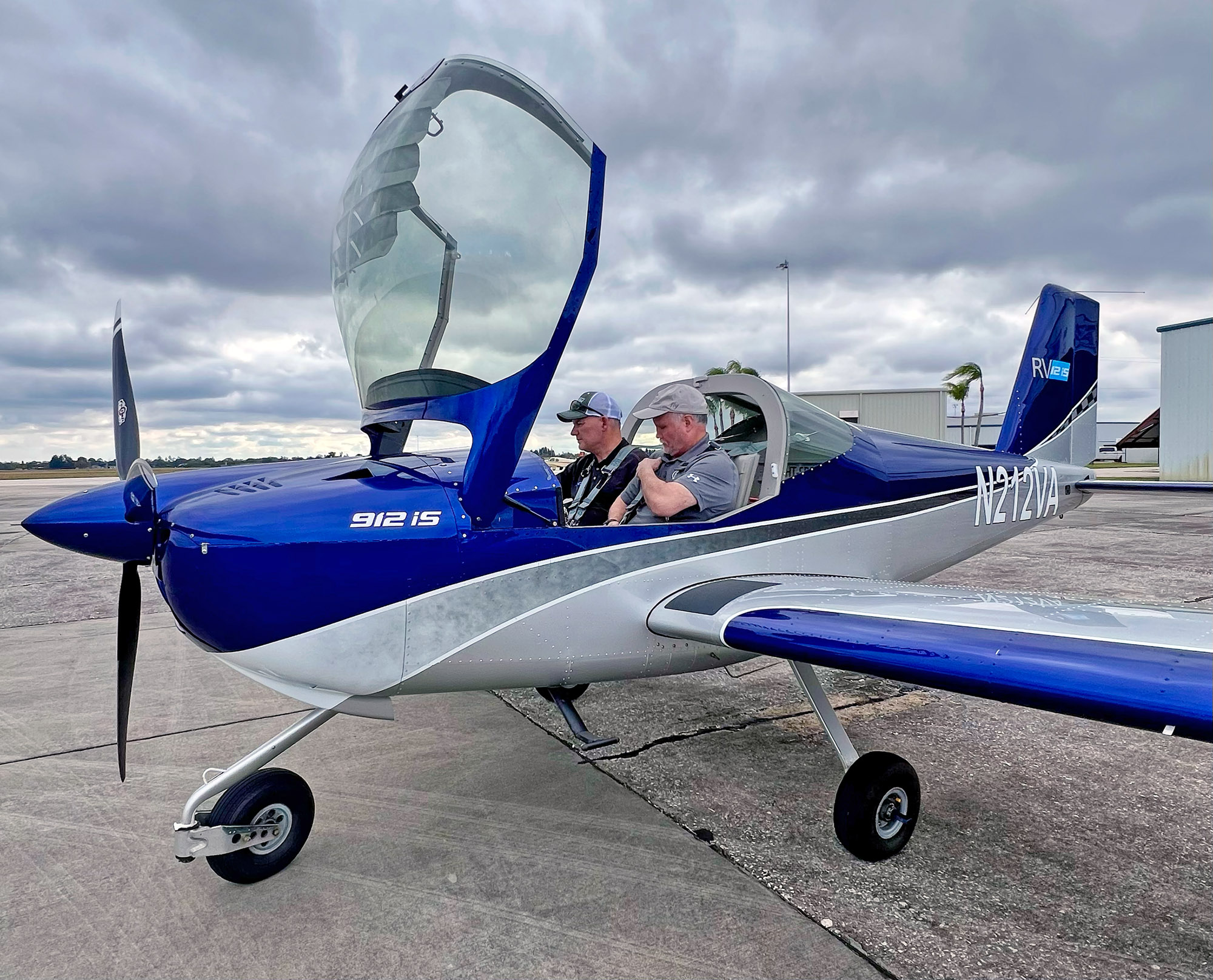 RV12 sideview