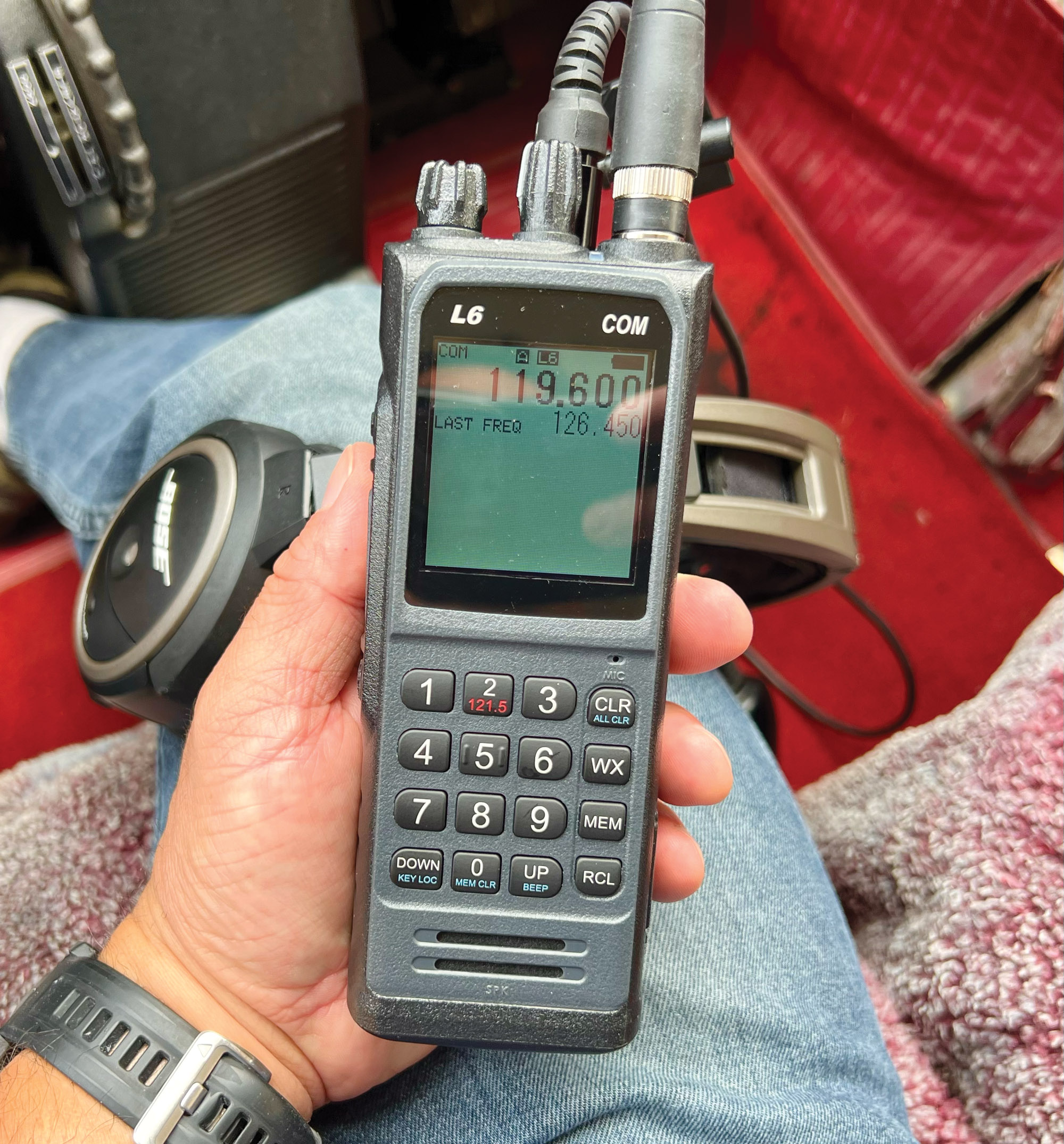 Sporty’s L6 handheld radio
