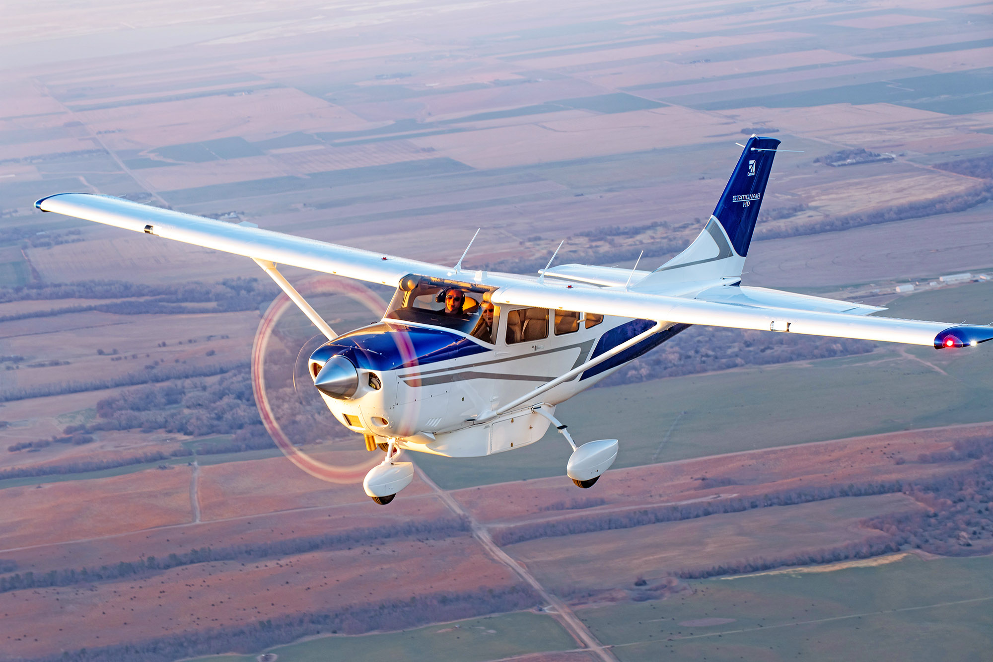 You can load even more with an optional cargo belly pod as shown on the late-model Cessna 206