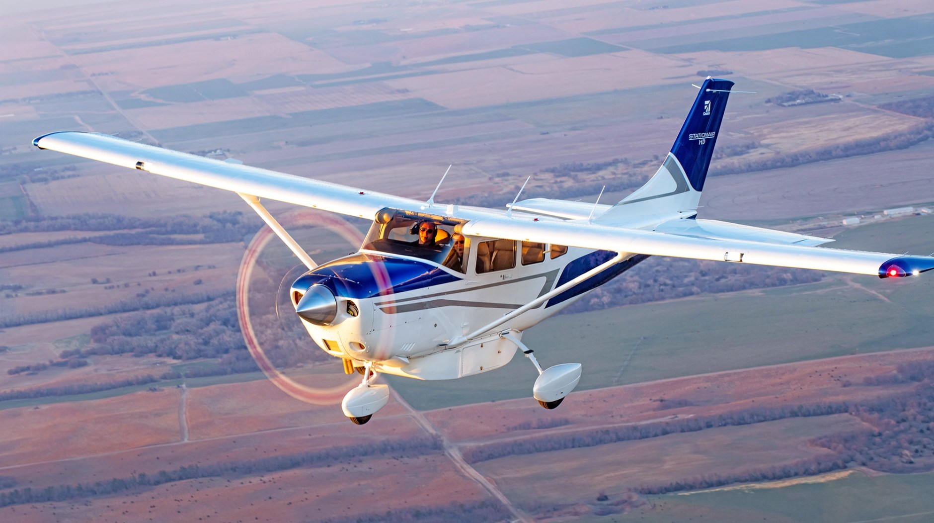 You can load even more with an optional cargo belly pod as shown on the late-model Cessna 206