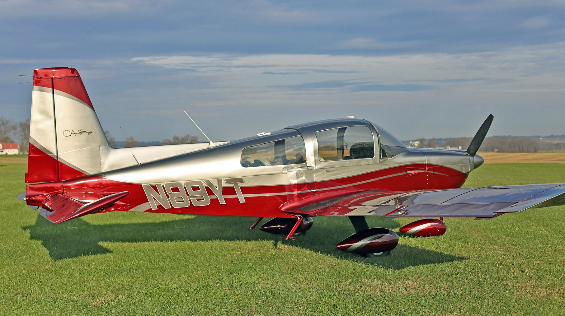 Clearcoat paint on a Grumman Tiger airplane