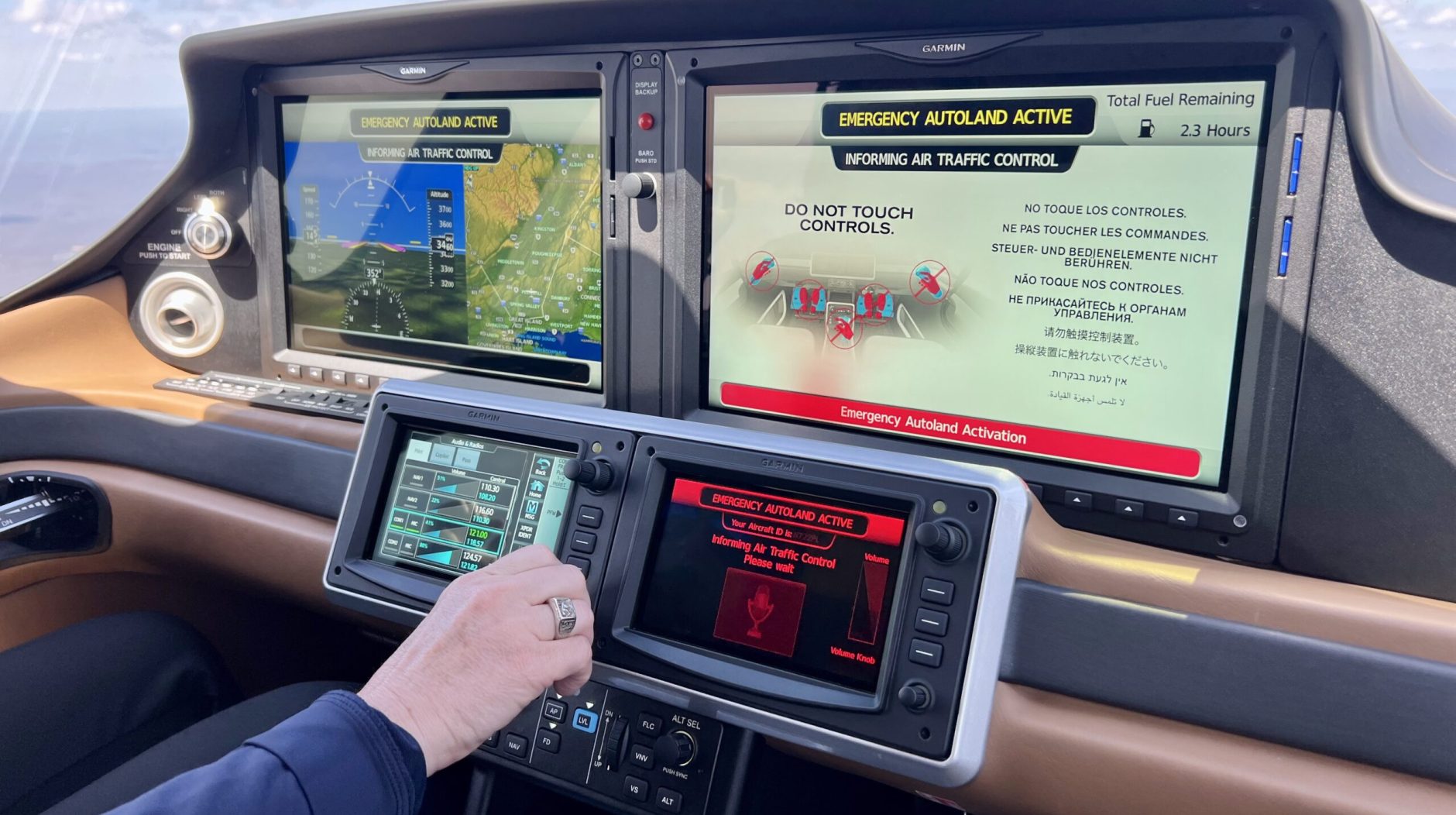 Autoland in a Cirrus SR22