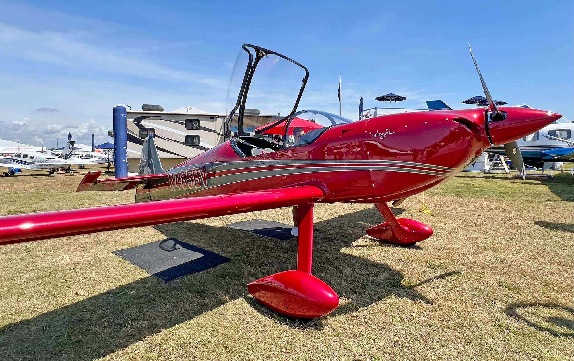 Aura Aero Integral R aerobatic trainer at Sun 'n Fun