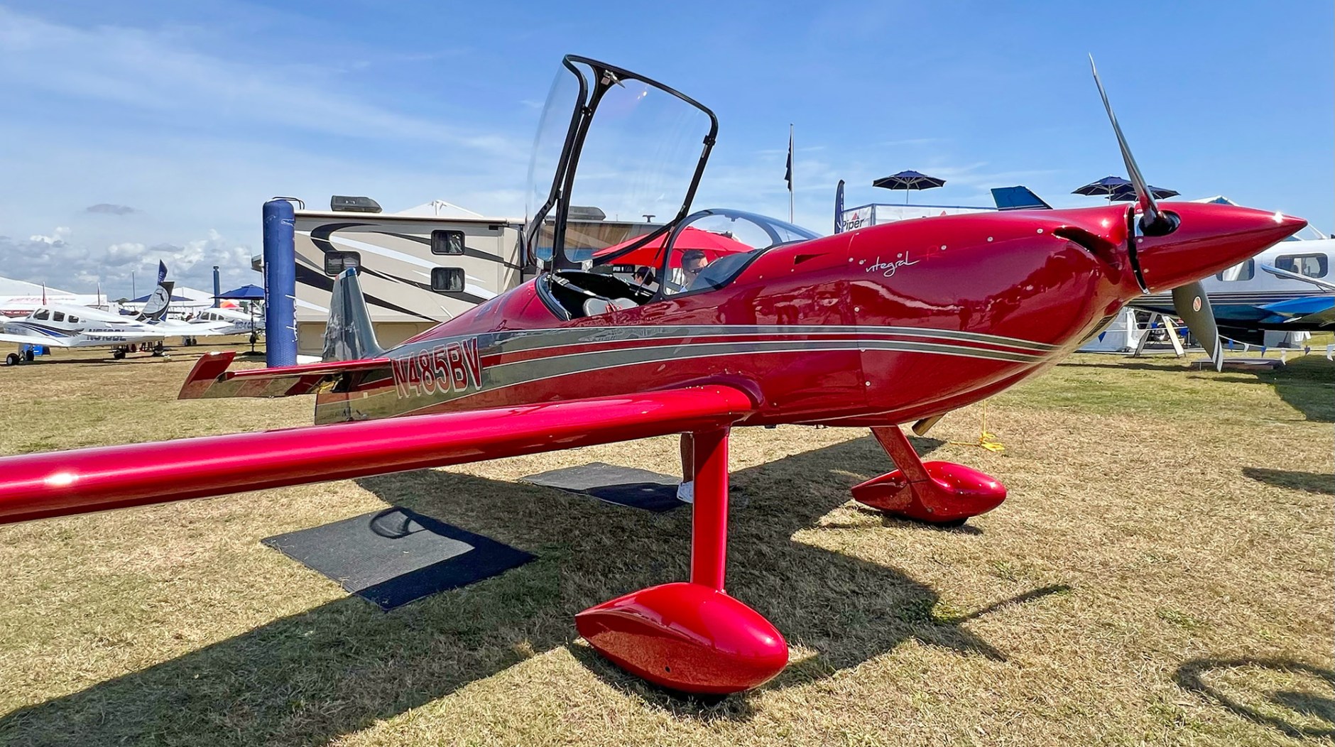 Aura Aero Integral R aerobatic trainer at Sun 'n Fun