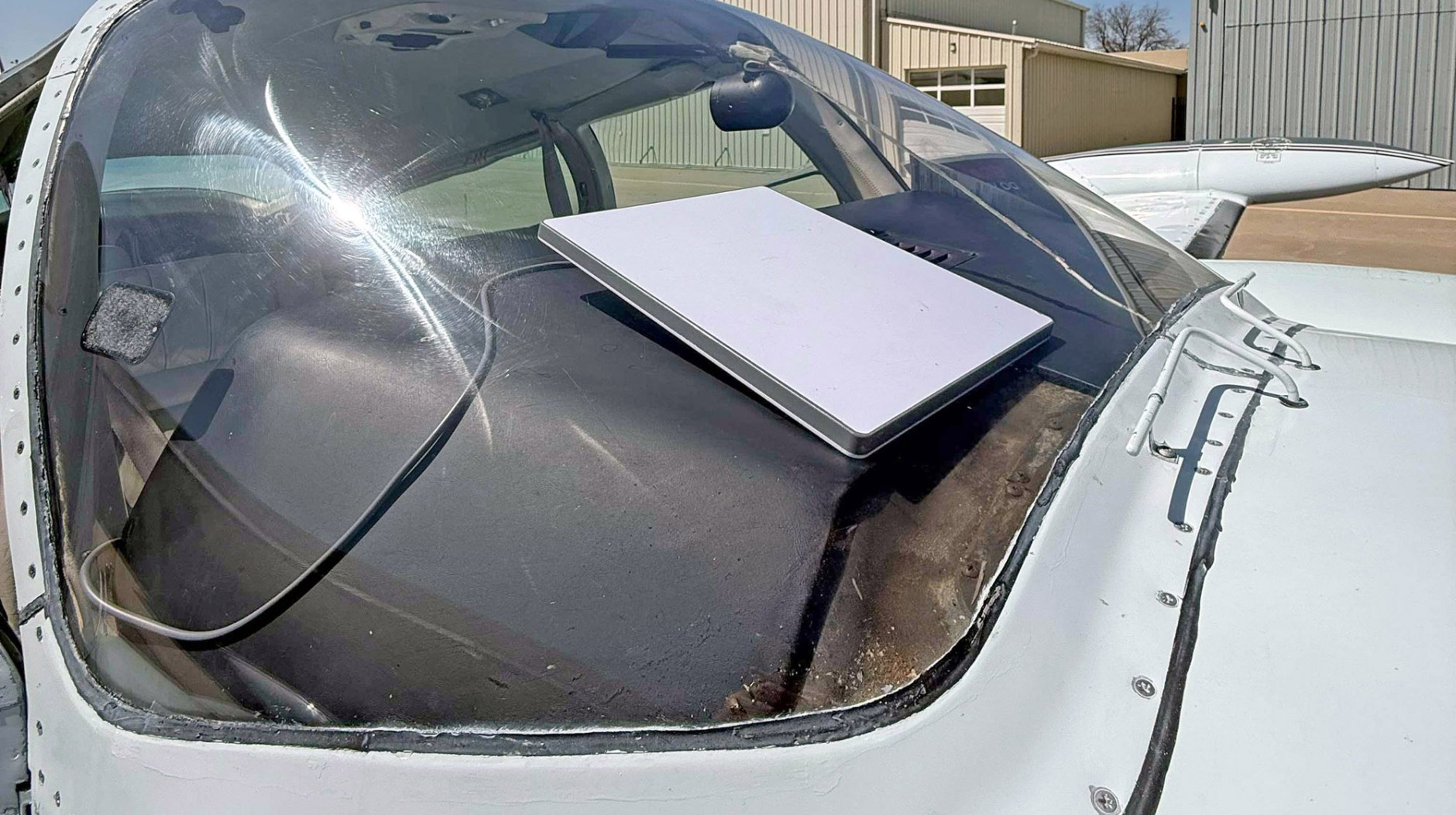Starlink antenna in the windshield of a Cessna 310