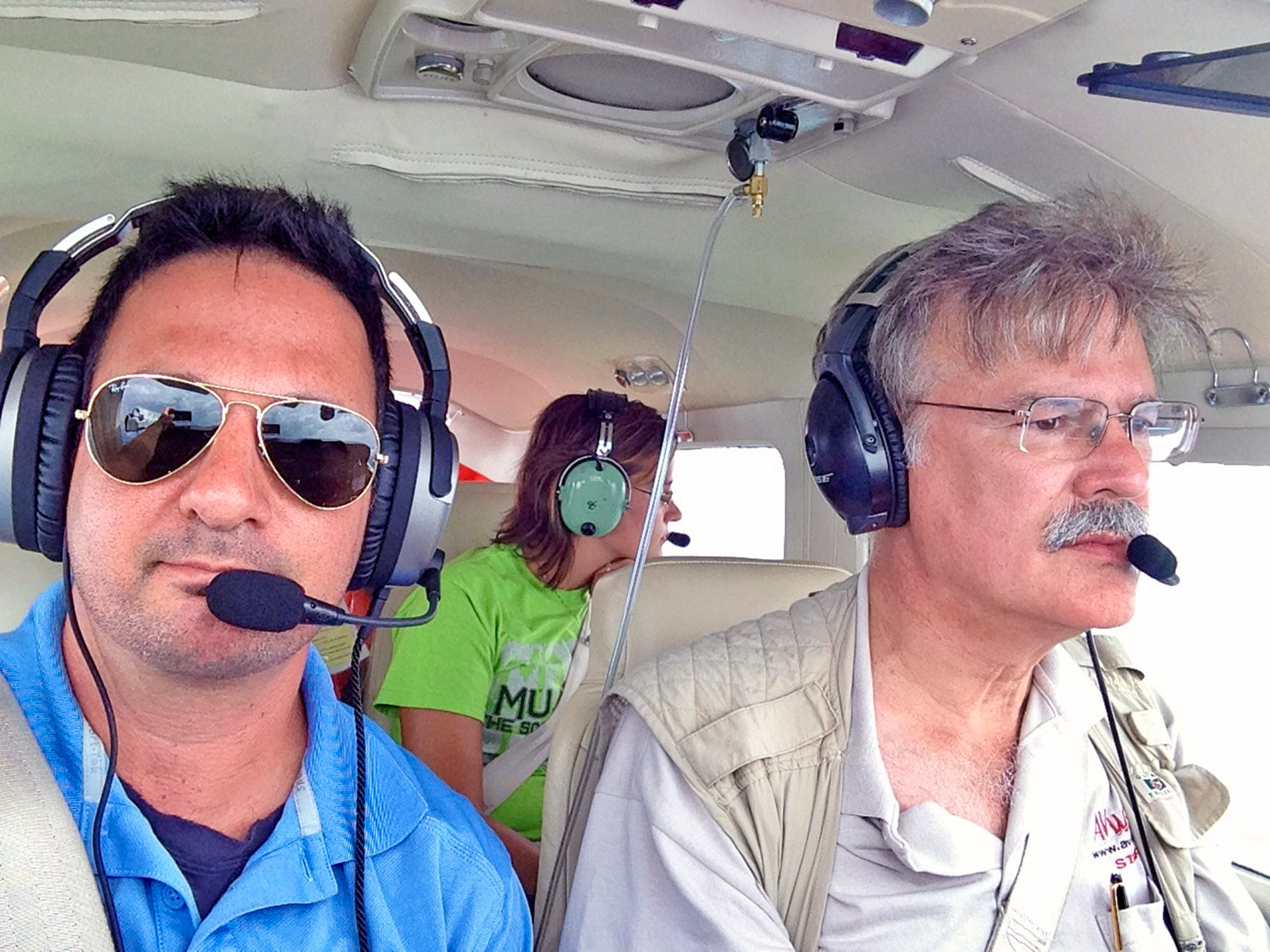 Rick Durden and Aviation Consumer editor Larry Anglisano over Lake Michigan on their way to AirVenture 2014.