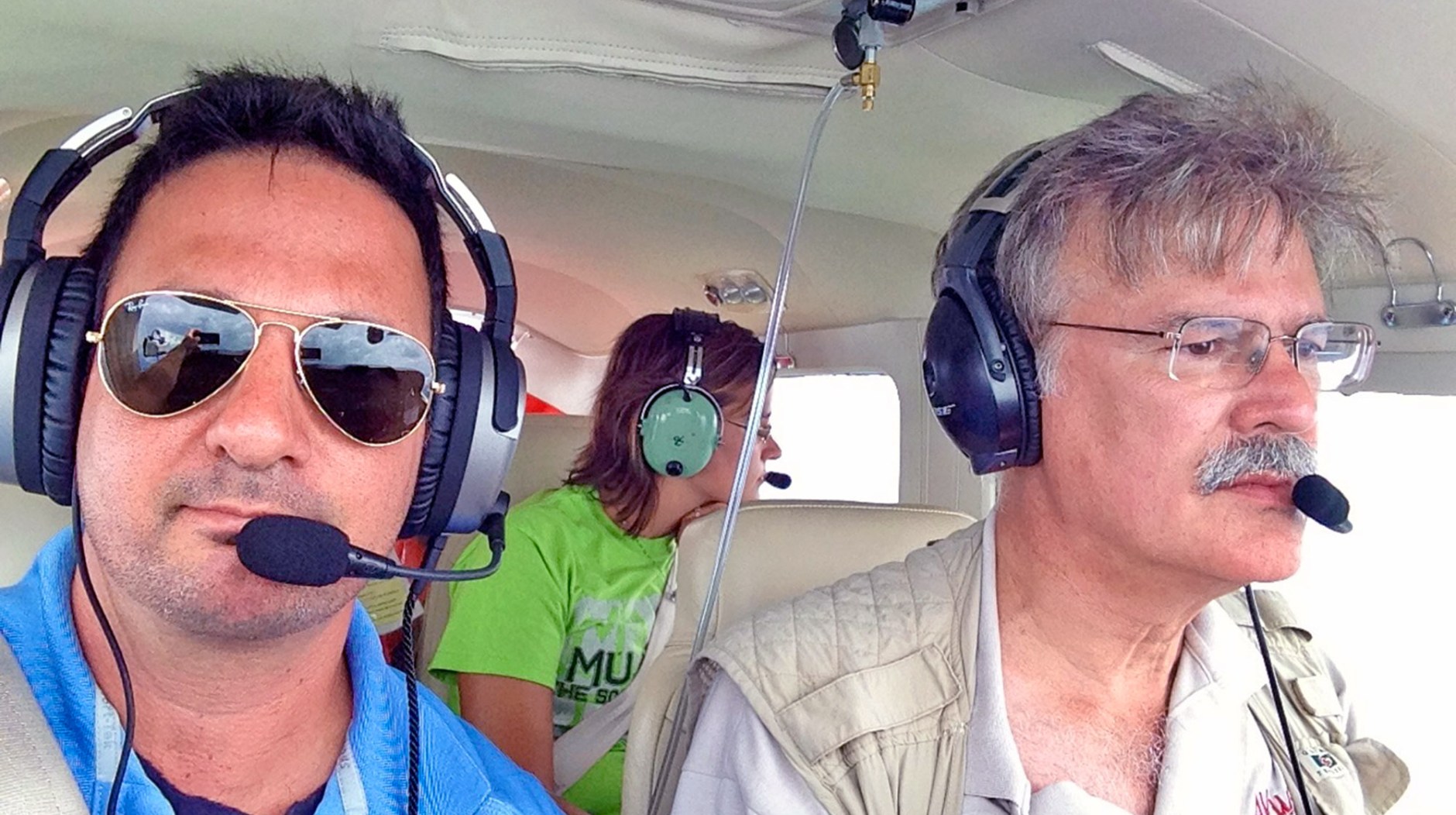 Rick Durden and Aviation Consumer editor Larry Anglisano over Lake Michigan on their way to AirVenture 2014.